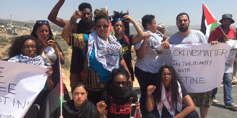 Une délégation de Black Lives Matter à Bil’in en soutien aux Palestiniens Une délégation de Black Lives Matter à Bil’in en soutien aux Palestiniens
