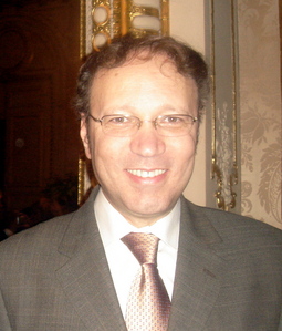 En plus d'une formation philosophique et théologique, Ghaleb Bencheikh est aussi physicien. En plus d'une formation philosophique et théologique, Ghaleb Bencheikh est aussi physicien.