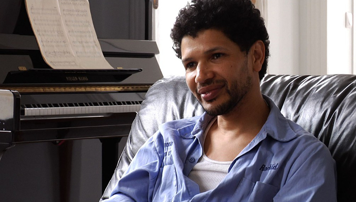 Rachid Djaïdani est un des auteurs présents dans le documentaire «&nbsp;Nos plumes&nbsp;» de Keira Maameri.
