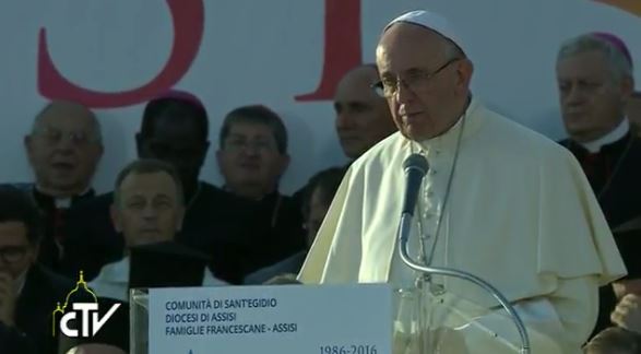 A Assise, les dignitaires religieux reçus en grande pompe par le pape François