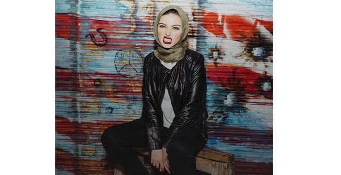 Noor Tagouri, la première musulmane voilée à poser dans Playboy