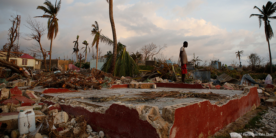 De nombreuses ONG répondent à la crise humanitaire qui a éclaté à Haïti après le passage de l'ouragan Matthew. Comme en 2010, le Secours islamique France a dépêché une équipe sur place. © AP/SIF