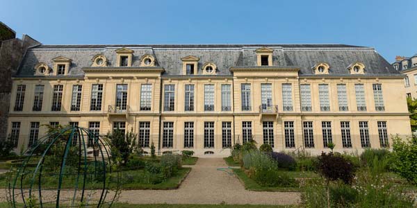 Interdite de sortie de territoire, une musulmane gagne son procès contre l’Etat