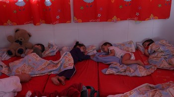 L'heure de la sieste dans la crèche de Solidarité Féminine. © Sarah Zouak/Lallab