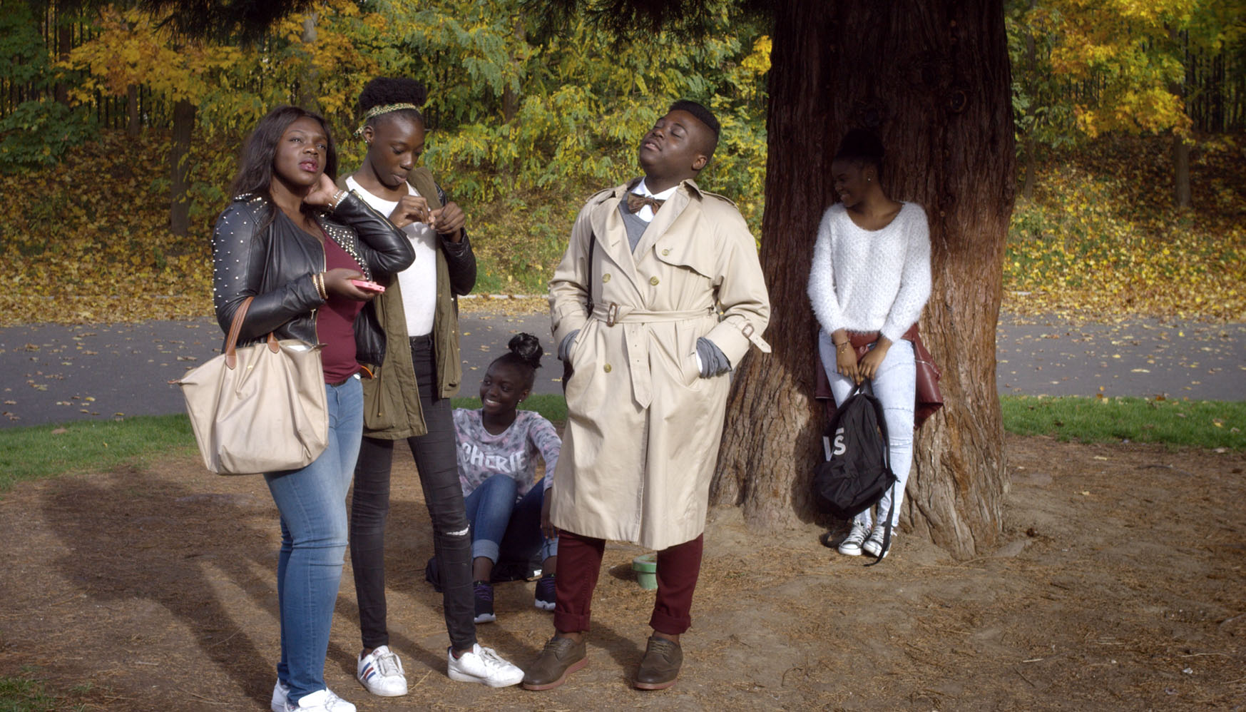 Les élèves du collège Claude Debussy dépeints avec swag dans le documentaire Swagger d'Olivier Babinet, ici dans la cour © Ronan Merot.