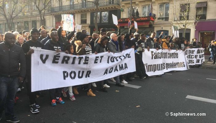 C'est autour du slogan « Justice pour Adama » qu'un millier de personnes ont manifesté dans les rues de la capitale parisienne. © Saphirnews.com