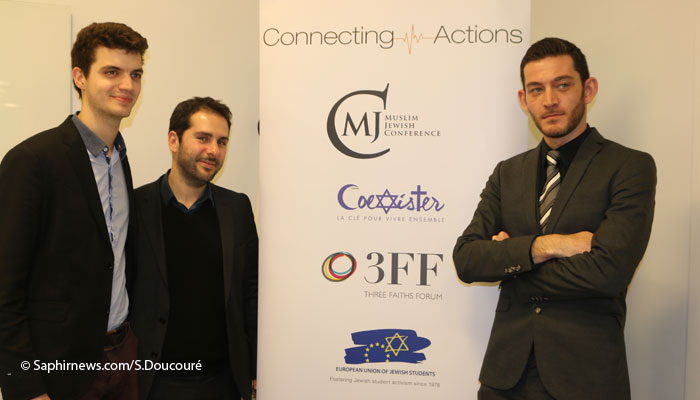Emmanuel Michel (Coexister), Rafaël Tyszblat et Ilja Sichrovsky (MJC) lors du symposium consacré au dialogue interreligieux et interculturel à la FIAP Jean Monnet. ©Saphirnews/S.Doucouré.
