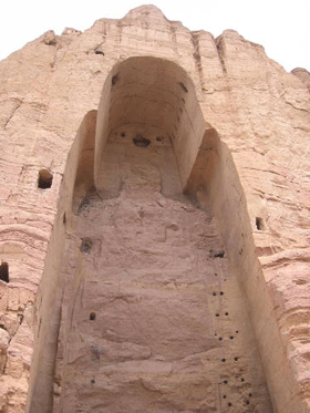 Détruits par les talibans en 2001, les bouddhas géants, hauts de 53 m et de 38 m, édifiés il y a plus de 1 500 ans dans la vallée de Bâmiyân, en Afghanistan, n’ont pas été reconstruits. Le site archéologique de Bâmiyân est inscrit sur la liste du patrimoine mondial en péril de l’Unesco. (photo © Graciela Gonzalez Brigas / UNESCO)