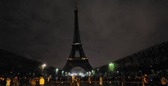 Mosquée de Québec : après l’attentat, l’extinction de la Tour Eiffel décidée