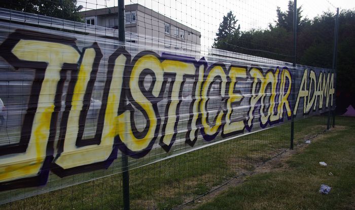 A Beaumont-sur-Oise, terrain de foot du quartier Boyenval, le 22 juillet 2016. © Patricia Tutoy/Arcobaleni