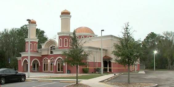 Floride : des juifs mobilisés pour financer les réparations d’une mosquée incendiée
