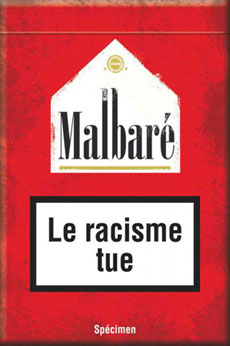 Un packaging détourné d'une célèbre marque de cigarettes, avec la mention "Le racisme tue", par l'artiste Ali Guessoum.