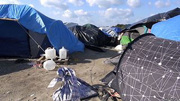Calais : la justice se prononce pour la distribution de repas aux migrants