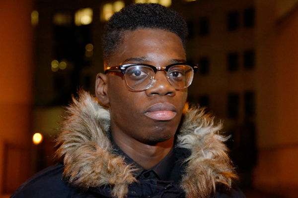 Manif pour Théo Emmanuel Toula décoré pour avoir sauvé une fillette