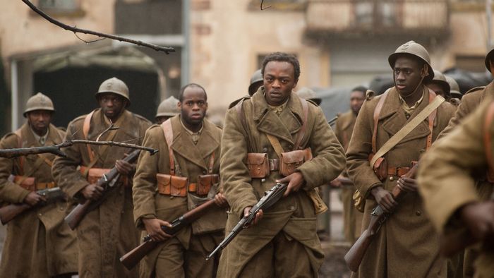 Dans le film « Nos Patriotes », le comédien Marc Zinga interprète le rôle d'Addi Bâ Mamadou, un tirailleur qui fut chef du premier maquis créé dans les Vosges lors de la Seconde Guerre mondiale. © Christine Tamalet