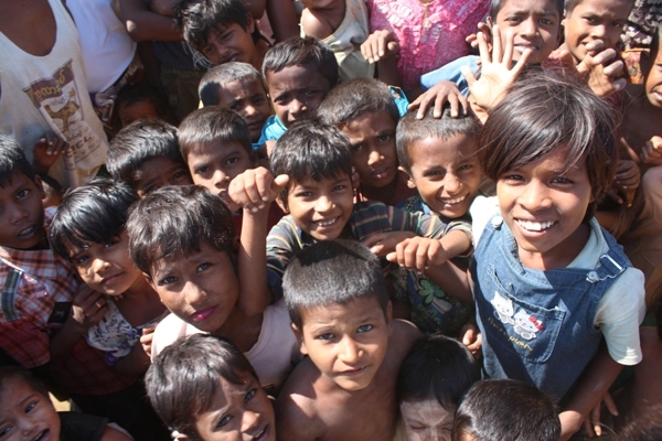 Birmanie : plus de 3 000 Rohingyas ont fui le pays vers la Bangladesh
