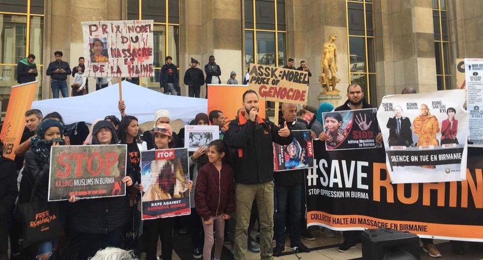 Un millier de personnes se sont rassemblées, samedi 16 septembre, à Paris pour dénoncer la politique de répression visant les Rohingyas en Birmanie. © HAMEB