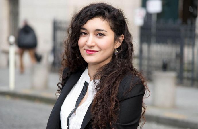 Sera-t-elle la première sénatrice rom de France ? Anina Ciuciu, militante de La voix des Rroms, présente sa candidature aux élections sénatoriales, le 24 septembre. © DR