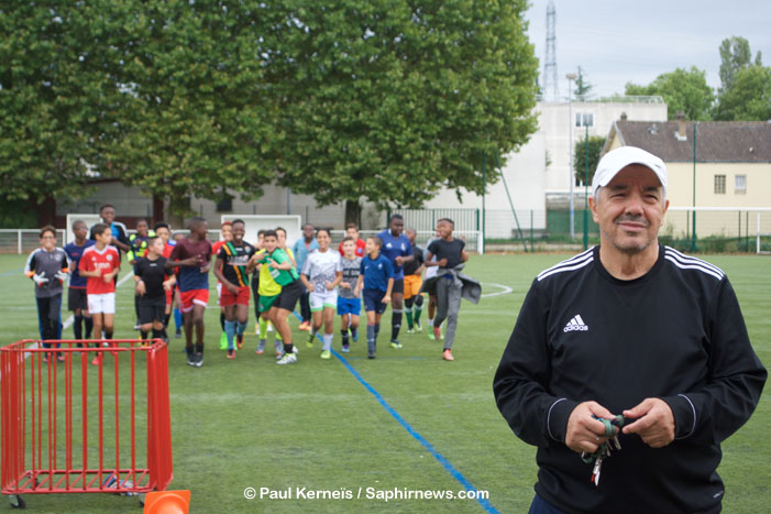 Pour Mohand Tamazouzt, du C.S. Villetaneuse, c’est aux éducateurs d’inculquer la tolérance aux jeunes footballeurs.