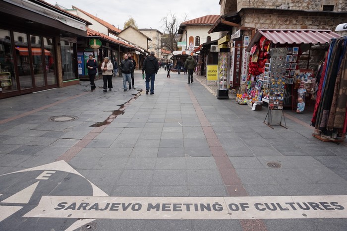 Balkans : voyage au cœur du laboratoire de l’interreligieux en Europe. Ici à Sarajevo où se trouve le siège du conseil interreligieux de Bosnie-Herzégovine. © Saphirnews.com