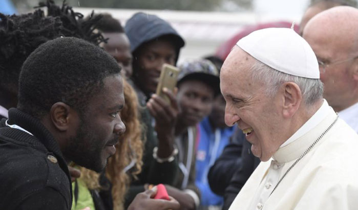 Le pape François à la rencontre de migrants à Bologne (Italie), le 1er octobre 2017 (photo © L'Osservatore Romano)
