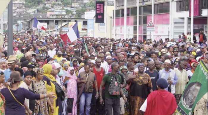 L'île de Mayotte est plongée depuis le 20 février dans une grève générale contre l'insécurité et l'immigration clandestine, poussant des milliers de personnes à manifester dans les rues. © Nouvelles de Mayotte
