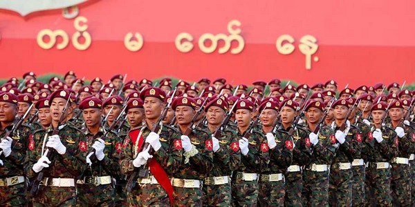 Birmanie : des militaires condamnés à dix ans de prison pour le meurtre de Rohingyas