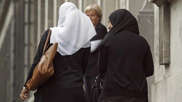 Une étude inédite a été menée par l’Open Society Justice Initative pour passer au crible les interdictions de port de tenues religieuses dans les Etats membres de l’Union européenne. © Reuters