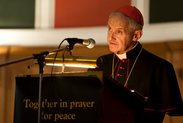 Né le 5 avril 1943 à Bordeaux (France), le cardinal Jean-Louis Tauran s’est éteint le 5 juillet 2018 à Meriden (États-Unis). Ici, celui qui fut président du Conseil pontifical pour le dialogue interreligieux de 2007 à 2018 est invité à l’évènement « Together in Prayer for Peace », en juin 2013. En présence de représentants baha’is, bouddhistes, jaïns, hindous, juifs, musulmans, sikhs, zoroastriens et chrétiens, il prononce le discours de clôture dans la cathédrale de Westminster. (© Mazur/Catholic News)