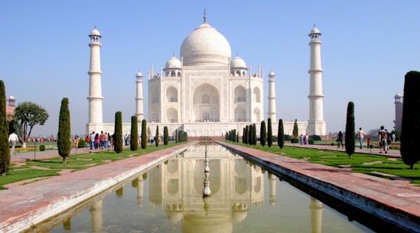 La prière du vendredi au Taj Mahal interdite aux touristes et aux non-locaux