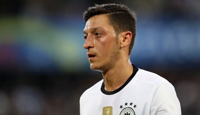 Mesut Özil quitte la Mannschaft, refusant d'être un bouc émissaire de sa défaite au Mondial 2018.