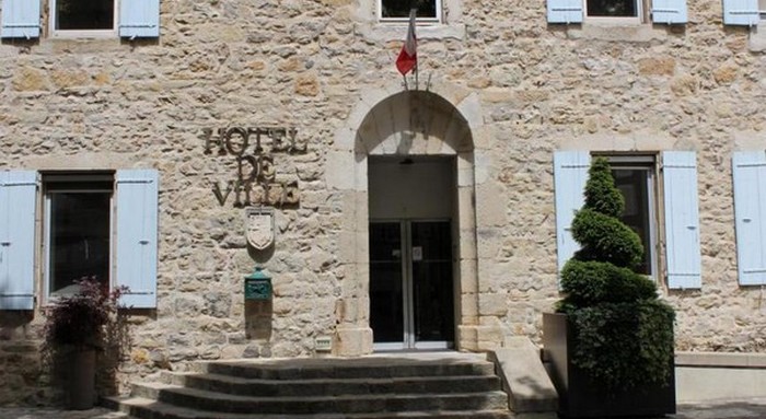 Pourquoi la mairie d'Aubenas refuse l’inhumation d’une musulmane dans le carré musulman de la ville