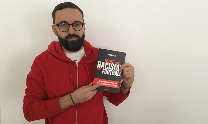 Après s'être penché sur le sujet très délicat de la place de la religion dans le football avec « Dieu Football Club », le journaliste Nicolas Vilas nous livre son « Enquête sur le racisme dans le football ».