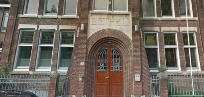 Pays-Bas : une église en office religieux en continu pour protéger une famille de l’expulsion