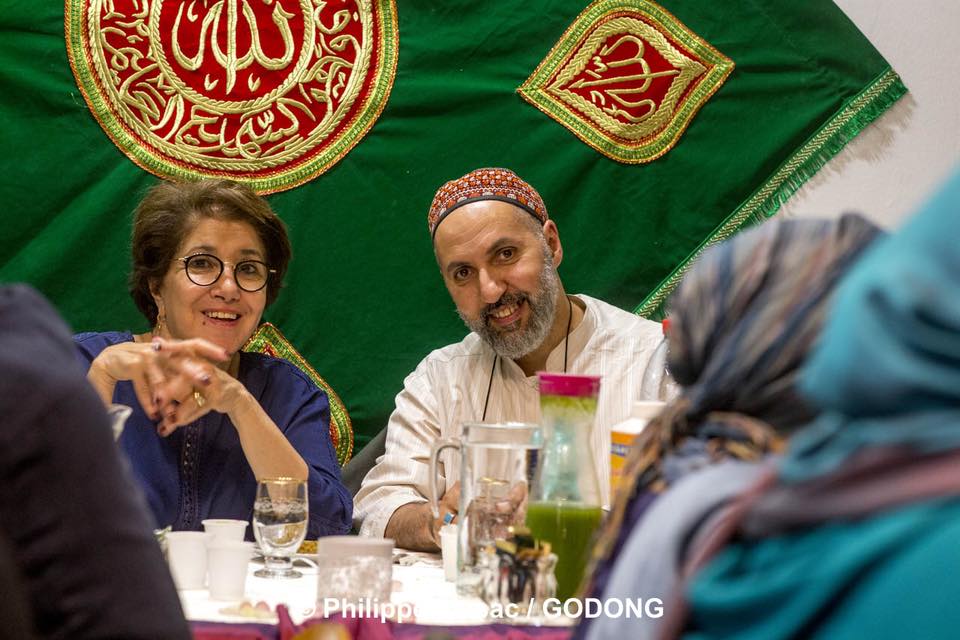 Bariza Khiari est présidente d'honneur du 2e Festival soufi de Paris. Ici, lors de la nuit du Destin, en juin 2018, avec Abdelhafid Benchouk, directeur de la Maison soufie et cofondateur du Festival soufi de Paris. © Philippe Lissac/GODONG