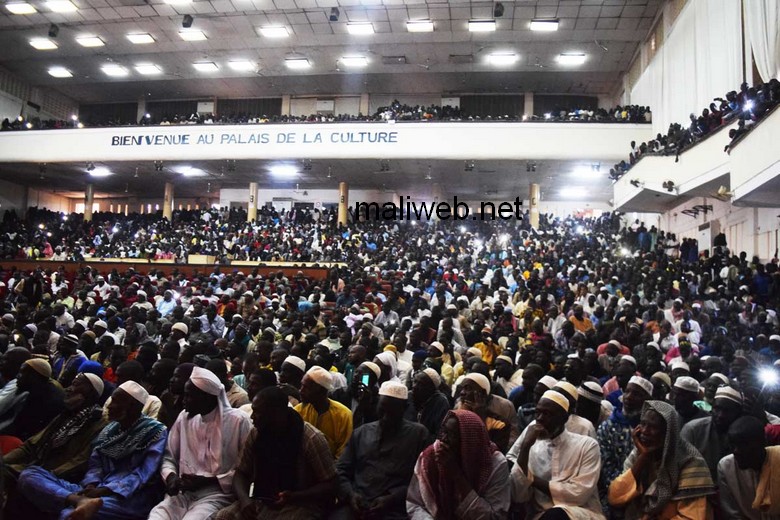 A Bamako, des milliers de personnes ont répondu à l'appel à rassemblement d'un collectif d'associations musulmanes qui appellent à l'application de la peine au mort au Mali. © Maliweb