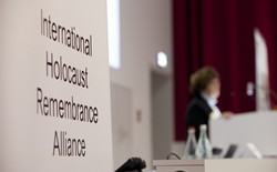 Au dîner du CRIF, Macron en marche pour intégrer l’antisionisme dans la définition de l’antisémitisme