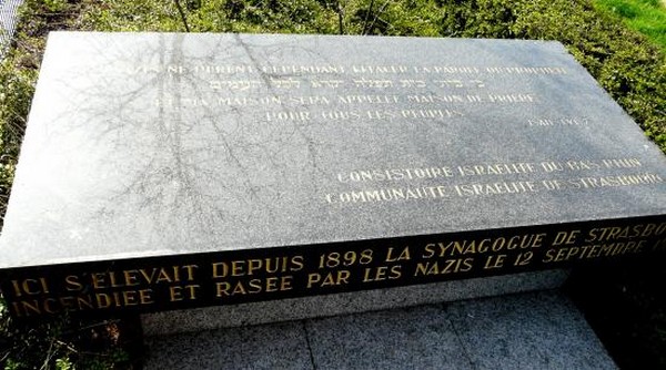 Stèle d'une ancienne synagogue vandalisée : la Grande Mosquée de Strasbourg condamne l'acte antisémite