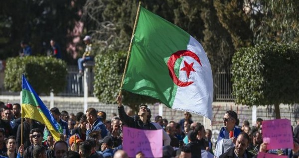 Algérie : la pression populaire contre un cinquième mandat de Bouteflika maintenue