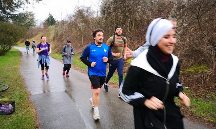 Plusieurs « courses pour la dignité » sont organisées en France en réponse à l'affaire du hijab de Decathlon. Ici, au parc interdépartemental des sports Choisy-Créteil, en région parisienne, mercredi 6 mars.