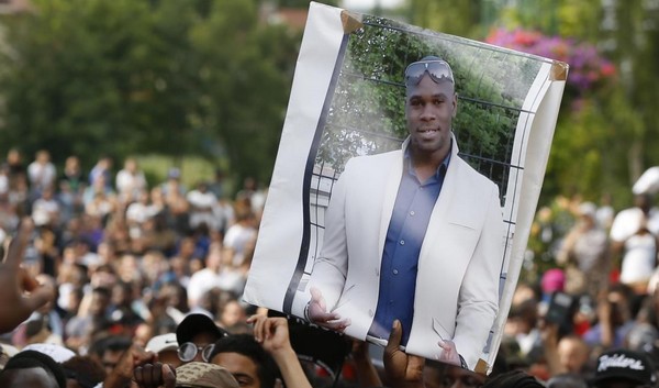 Mort d’Adama Traoré : un nouveau rapport médical fourni par la famille accuse les gendarmes