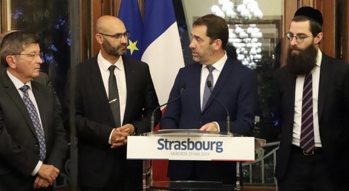Le ministre de l'Intérieur Christophe Castaner s'est rendu, mercredi 29 mai, à l'iftar organisé à Strasbourg par le CRCM Alsace, présidé par Abdelhaq Nabaoui (à droite du ministre). © Ministère de l’Intérieur