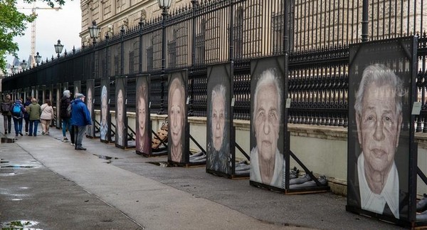 Autriche : musulmans et chrétiens ensemble pour protéger une exposition sur l’Holocauste vandalisée