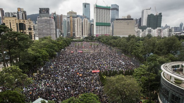 Hong Kong : une marée humaine pour la démocratie qui défie la Chine