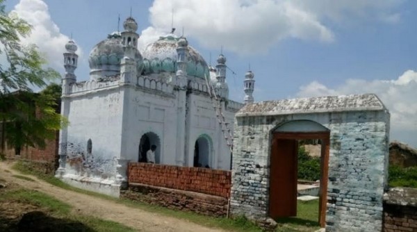 Des hindous du village de Maadhi, en Inde, ont pris la responsabilité de garder la mosquée (ici à l'image) en l’absence des musulmans. © IANS