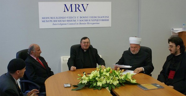 Le Conseil interreligieux de Bosnie condamne les attaques contre une mosquée et une église