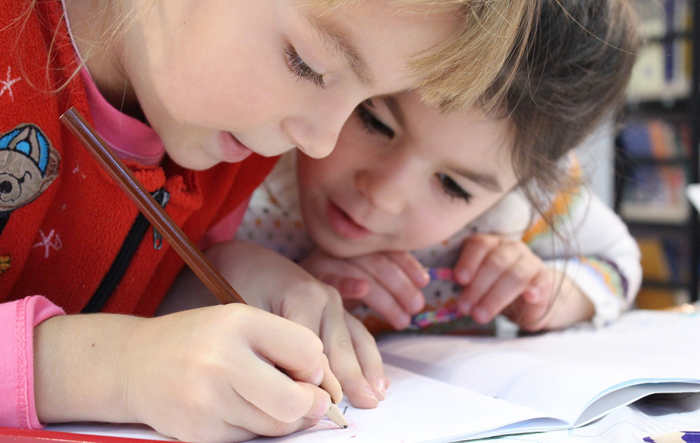 Le retour à l’école dès le 11 mai, sous quelles conditions ? Un défi de l’après-confinement