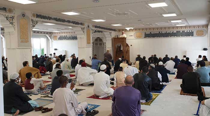 Une prière de l'Aïd pas comme les autres a pu être organisée, dimanche 24 mai, à la mosquée de Mantes-Sud (Yvelines).