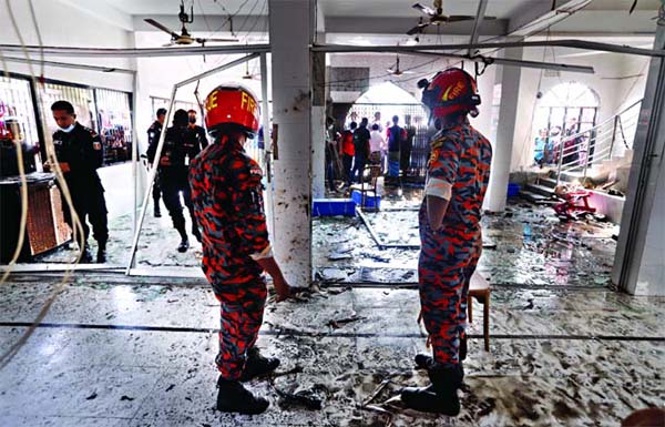 Bangladesh : une explosion au gaz dans une mosquée fait 26 morts