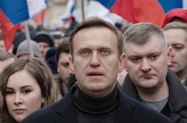 L'emblématique opposant à Vladimir Poutine, Alexeï Navalny, a été envoyé en colonie pénitentiaire en janvier à son retour de Russie. Une détention que dénonce Amnesty International, sans pour autant le désigner comme un « prisonnier de conscience ».  © Michał Siergiejevicz / CC BY 2.0